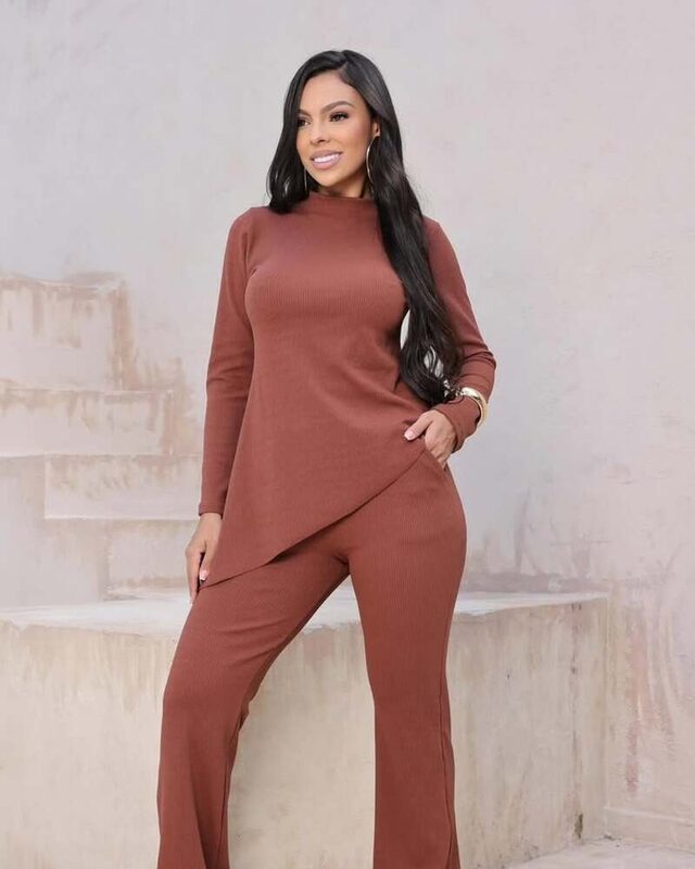 Conjunto feminino em tom rosado